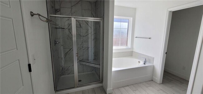 Building Photo - 5908 NW Ettie May St