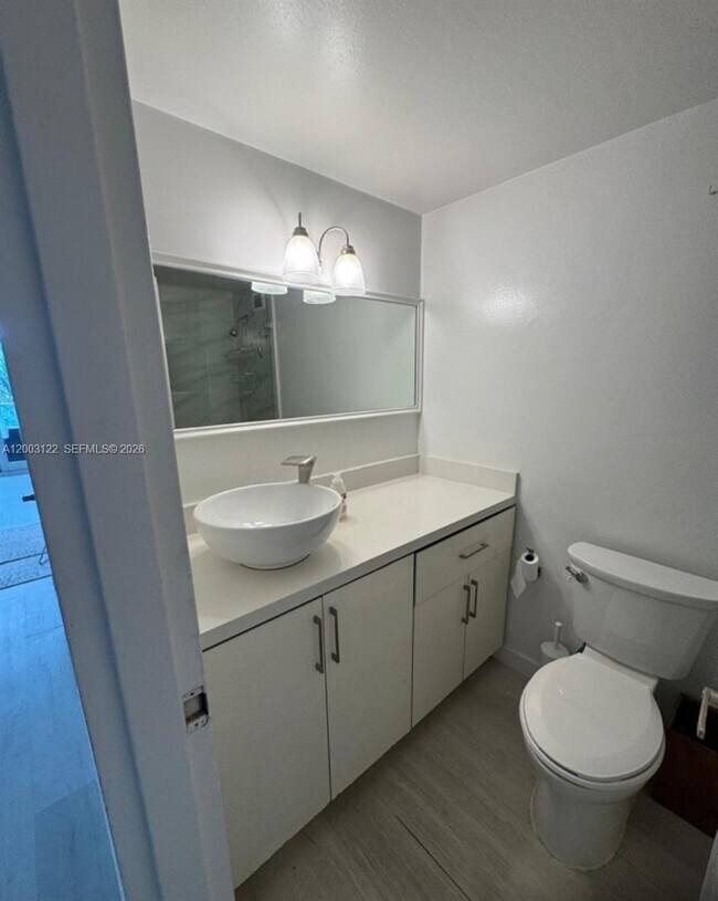 Building Photo - 1000 West Ave