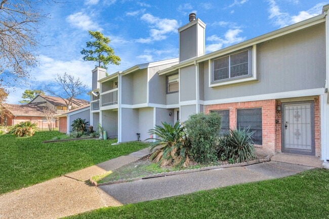 Building Photo - 5837 W Sunforest Dr