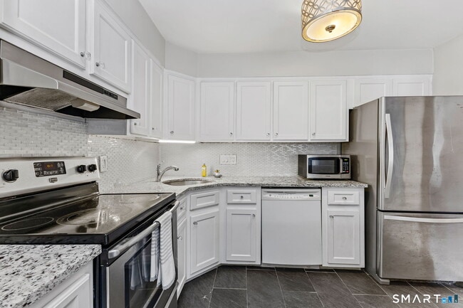 Building Photo - 22 Radio Pl