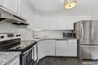 Building Photo - 22 Radio Pl