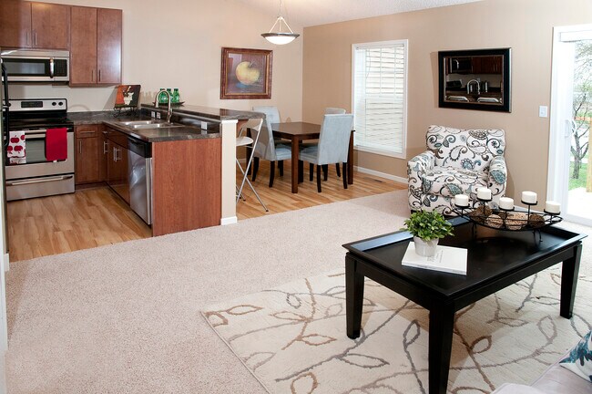 Building Photo - Eagan Gables Townhomes