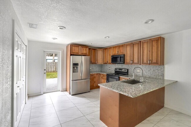 Building Photo - 4389 Bellewood St