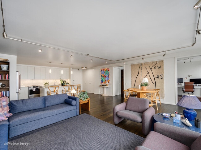 Building Photo - 330 W Diversey Pkwy