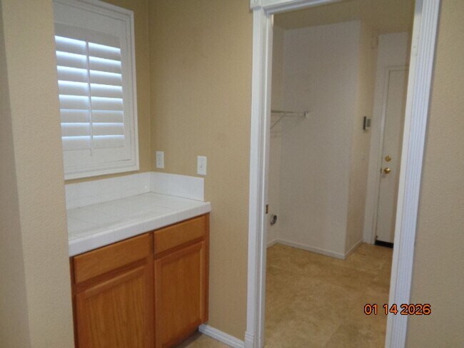 Building Photo - Large West Lancaster 2 Story Built in 2004 with 3638 sq. ft.