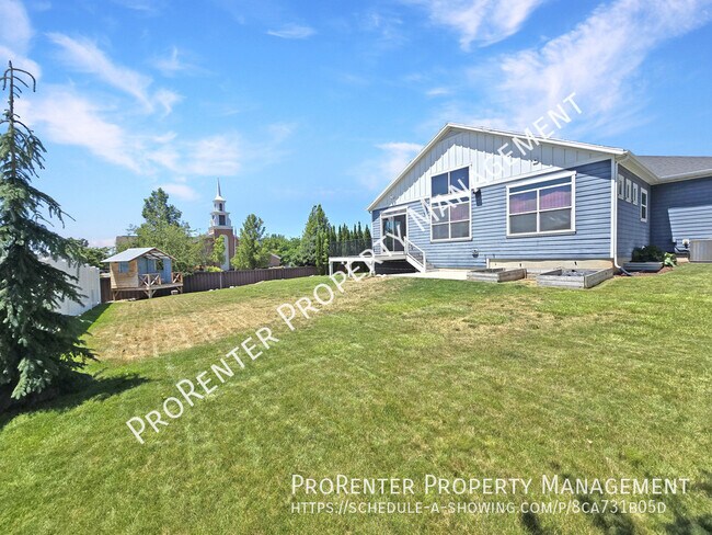 Building Photo - 1308 E Maple Way