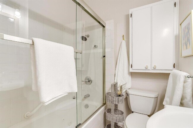 Building Photo - Charming 2-Bed, 2-Bath Gem with Granite Co...