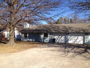 Building Photo - 982-984 North Lancelot Avenue