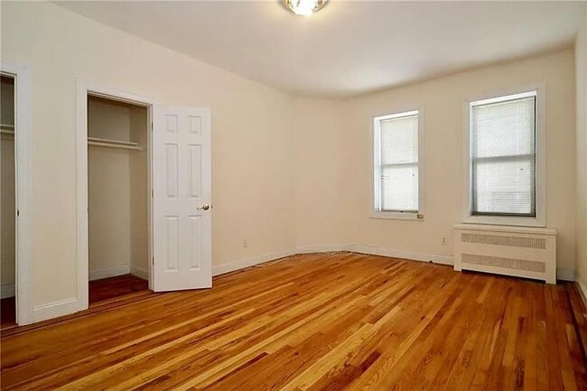 Building Photo - 1289 E 19th St