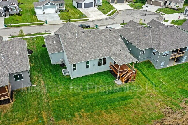 Building Photo - 7430 NW Chambers Ct