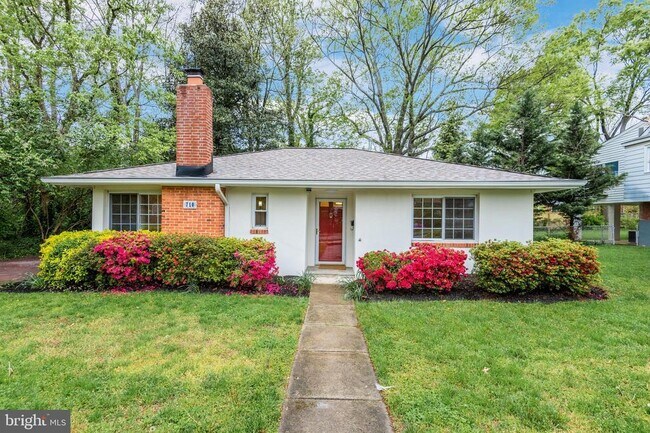 Building Photo - 710 N Buchanan St