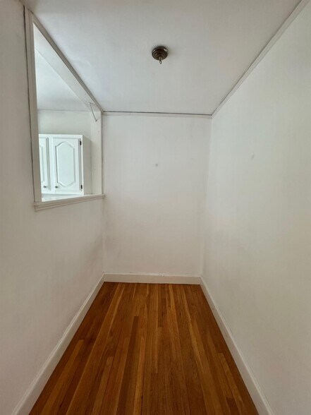 Building Photo - 77 Martin St