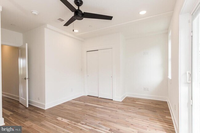Building Photo - 2132 Berges St