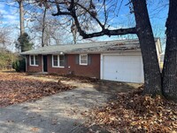 Building Photo - 3 Bedrooms near Pinnacle Classical Academy