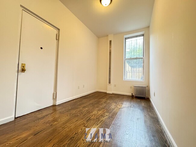 Building Photo - 196 Sackett St