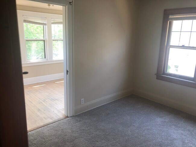 Building Photo - 1825 E Newton Ave