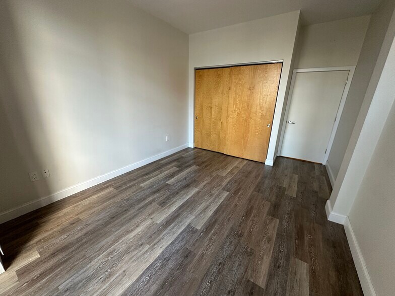 Building Photo - 211 E Berkeley St