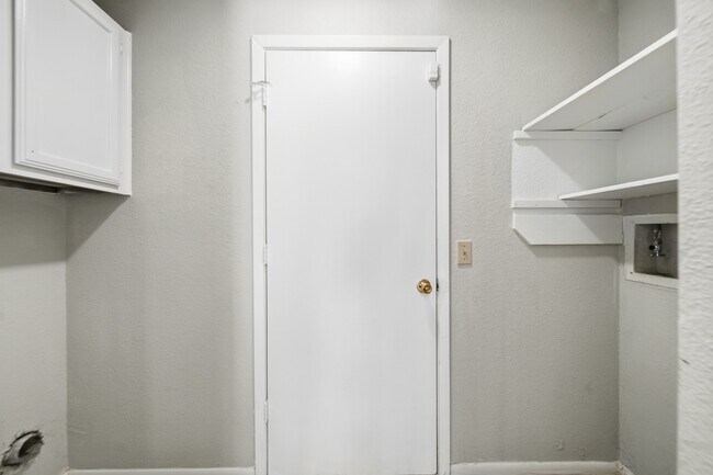 Building Photo - 2819 Kettle Run Dr