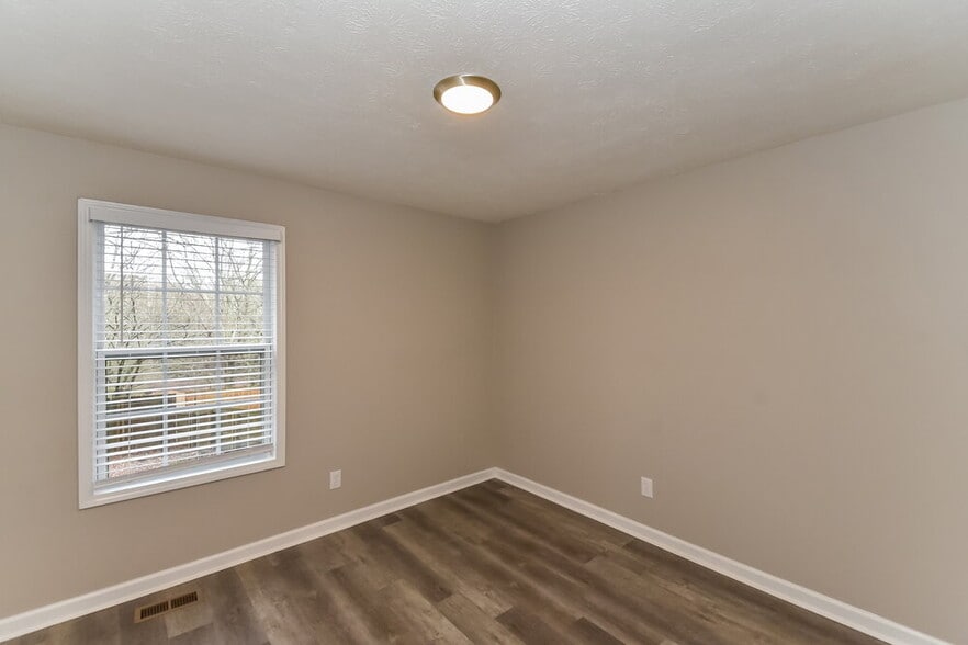 Building Photo - 6677 Birchwood Terrace