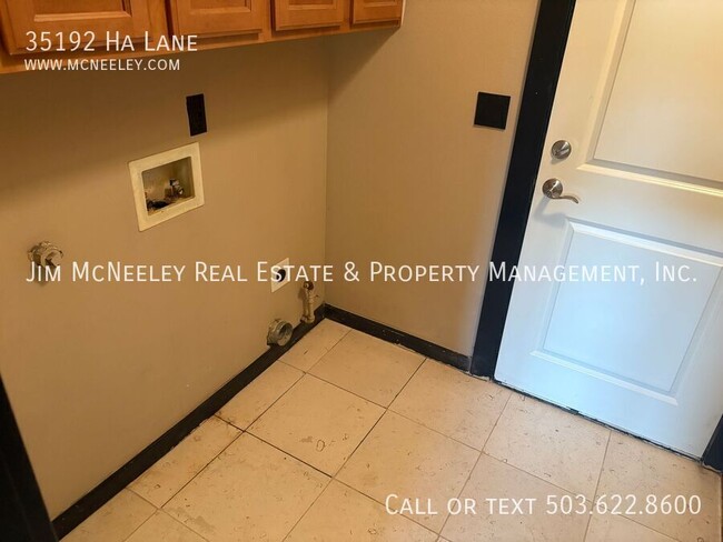 Building Photo - 35192 Ha Ln