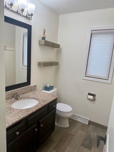 Building Photo - 500 W Mohawk Trl