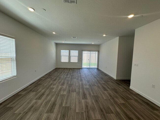 Building Photo - Newly built Lennar home Available Now!