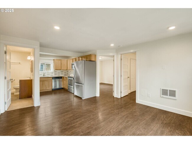 Building Photo - 1174000