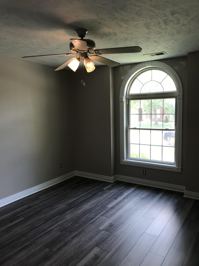 Building Photo - 7878/7884 Andee Ln