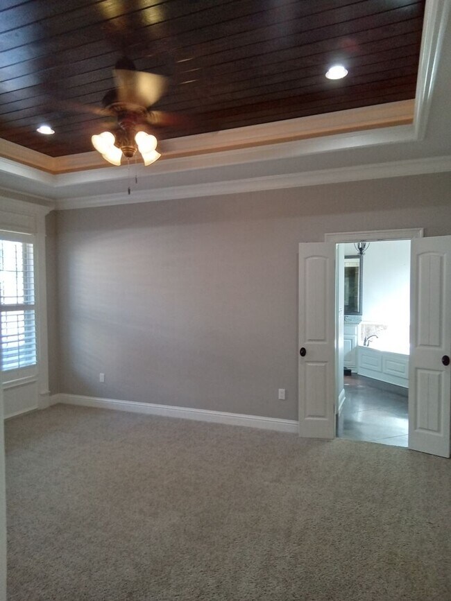 Building Photo - Benton Beauty