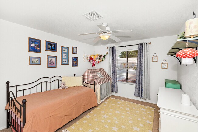 Building Photo - 10213 S Del Rey Dr