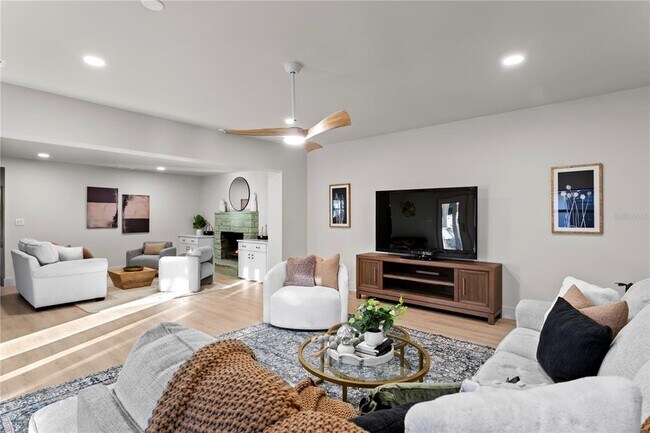 Building Photo - 4504 W Lamb Ave