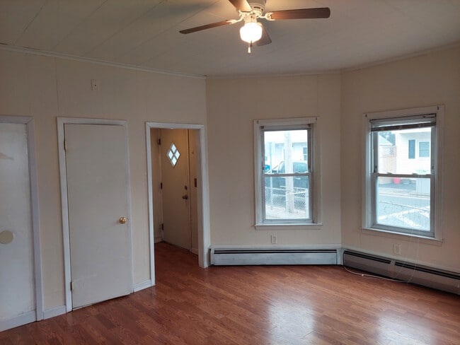 Building Photo - 342 Child St