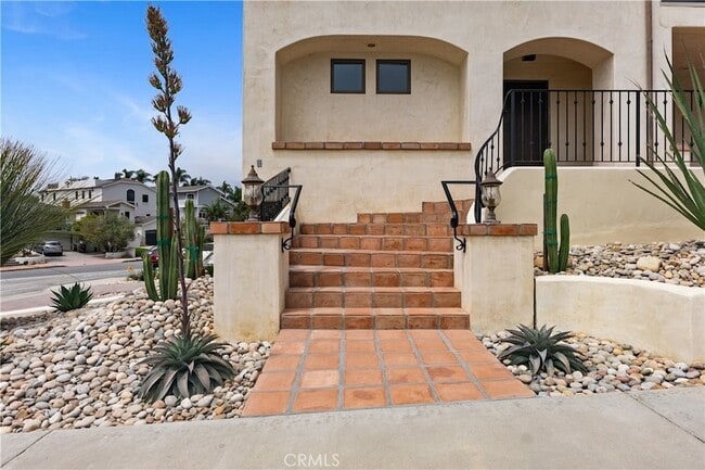 Building Photo - 1699 Calle De Los Alamos