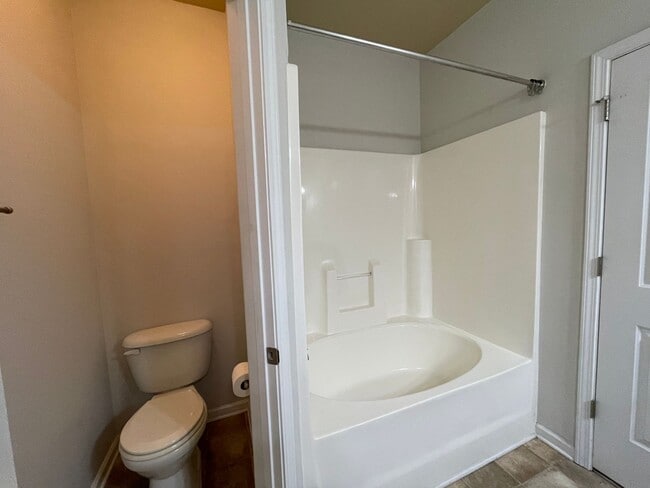 Building Photo - Low Maintenance, 2 Bedroom, 2 Bath Townhom...