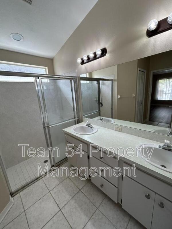 Building Photo - 30534 Tremont Dr