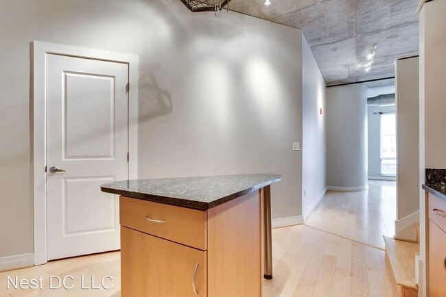 Building Photo - Loft Style Two bedroom W/Parking & Storage Included, Over 1,000 Square Feet!