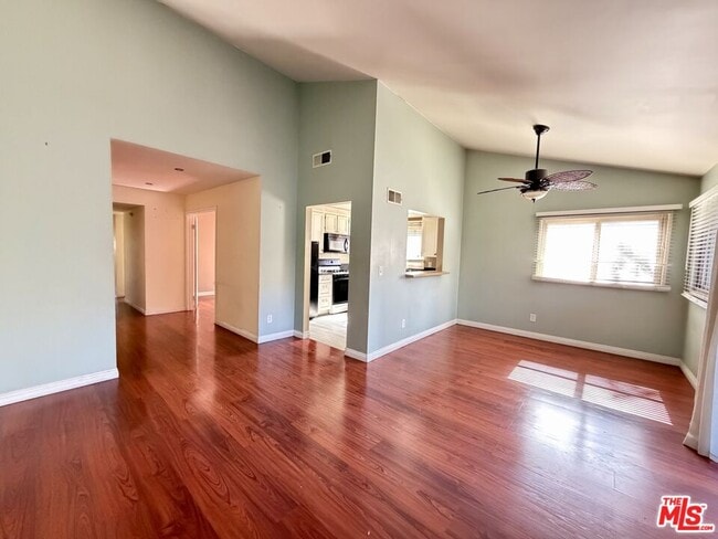 Building Photo - 6716 Clybourn Ave