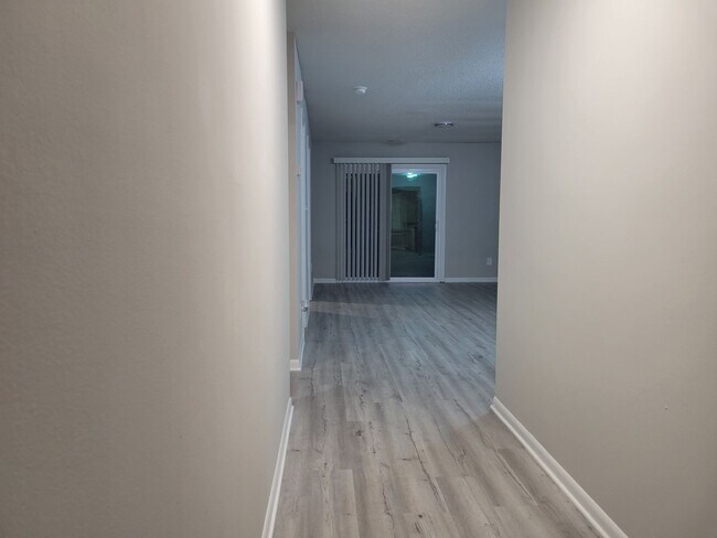Building Photo - Duplex, Newly renovated, 2 bedroom with 2 ...