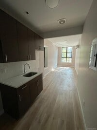 Building Photo - 3612 Bronx Blvd