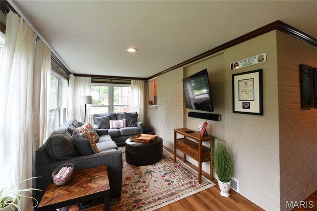 Building Photo - 342 Greenleaf Dr