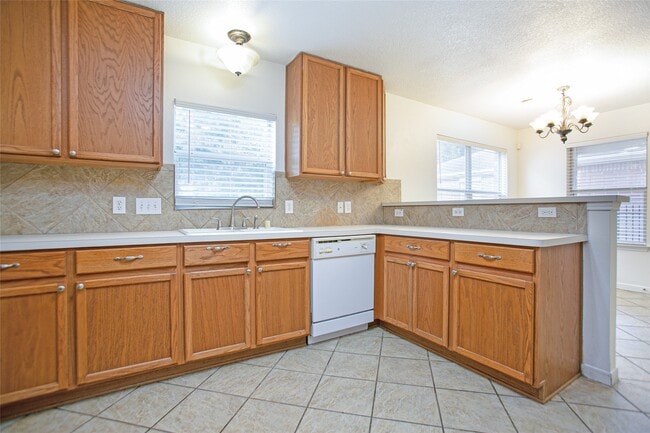 Building Photo - 17627 S Summit Canyon Dr