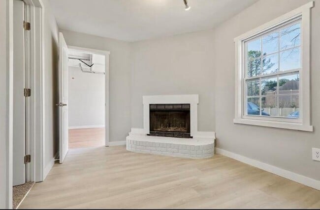 Building Photo - 1382 Bennett Rd