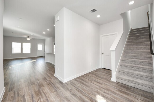 Building Photo - 5819 Blue Grama Dr