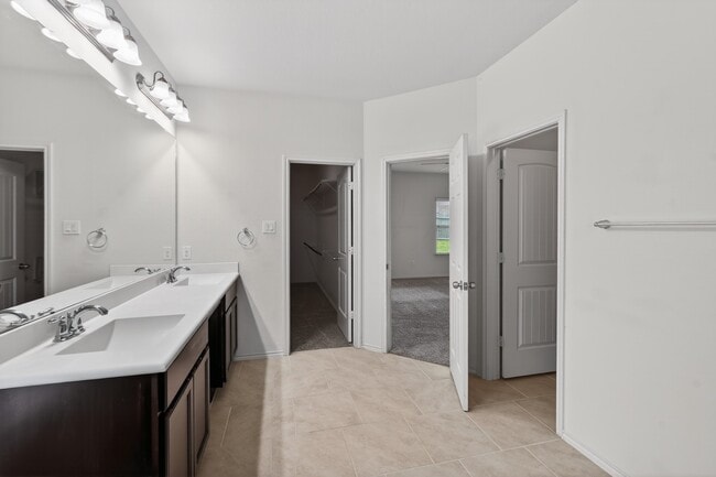 Building Photo - 138 Meadow Grove Dr