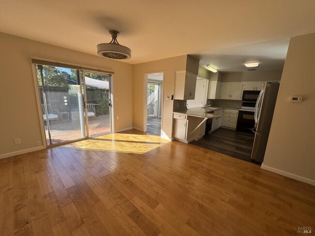 Building Photo - 1060 Los Gamos Rd