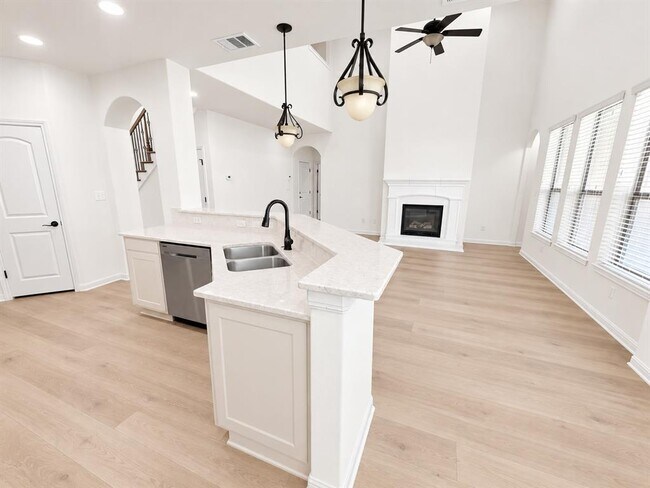 Building Photo - 14312 Senia Bend