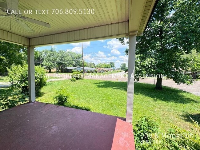 Building Photo - 909 N Moore Rd