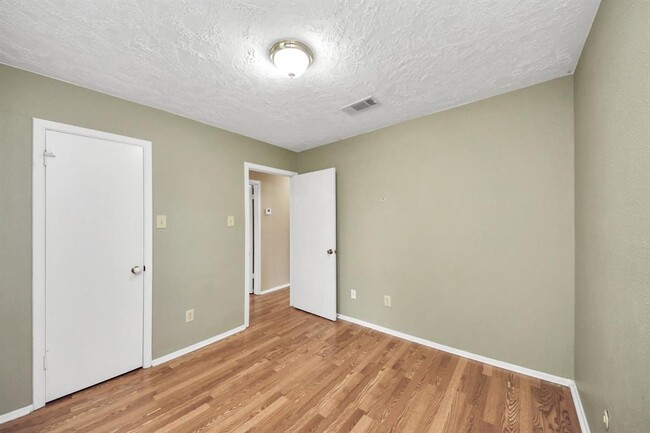 Building Photo - 2614 Cobble Ridge Dr