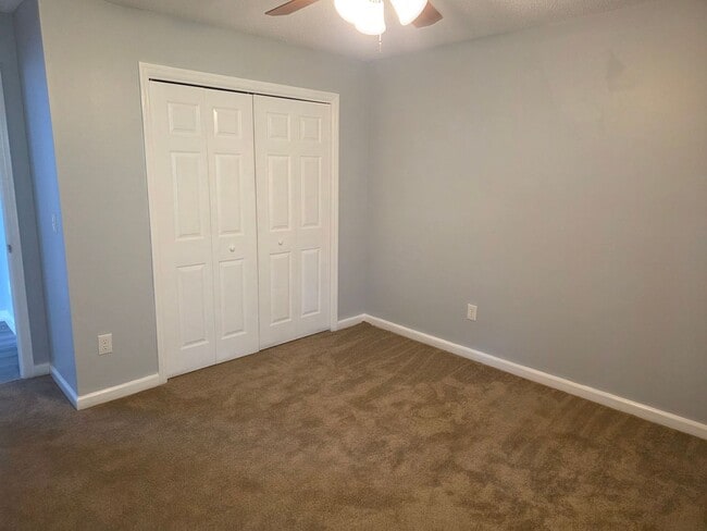 Building Photo - 2 Bedroom 1 Bath Upstairs Unit