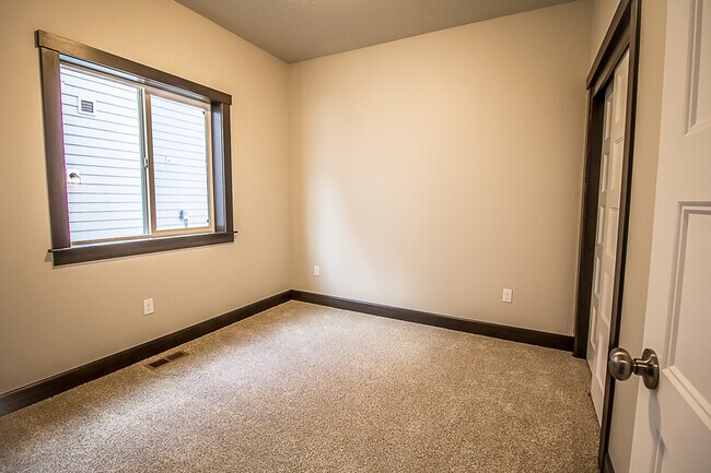 Building Photo - 8013 N Hibiscus Ln